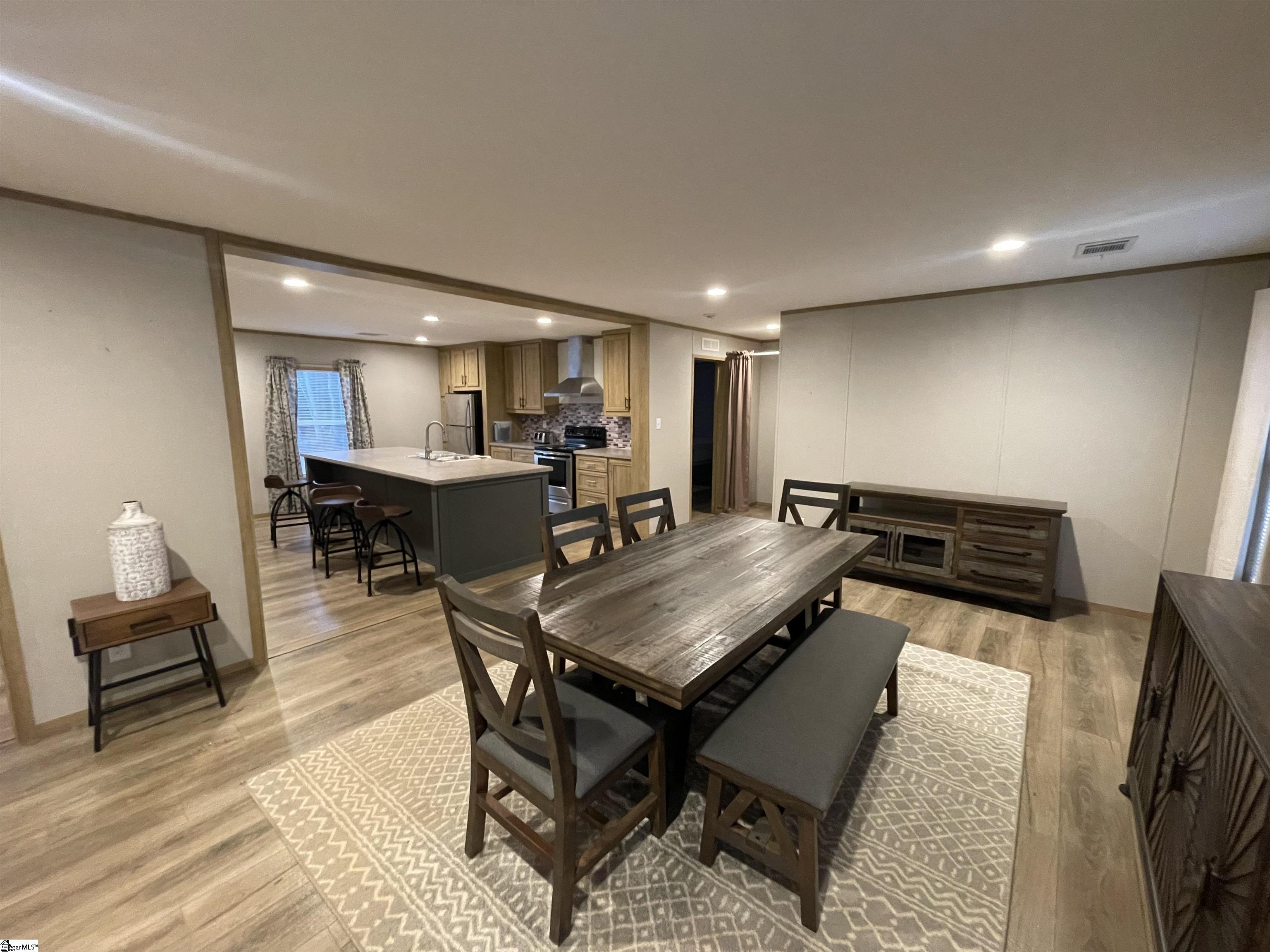 Laurens, South Carolina 29325, United States, 4 Bedrooms Bedrooms, ,2 BathroomsBathrooms,Residential,Contingent,9691