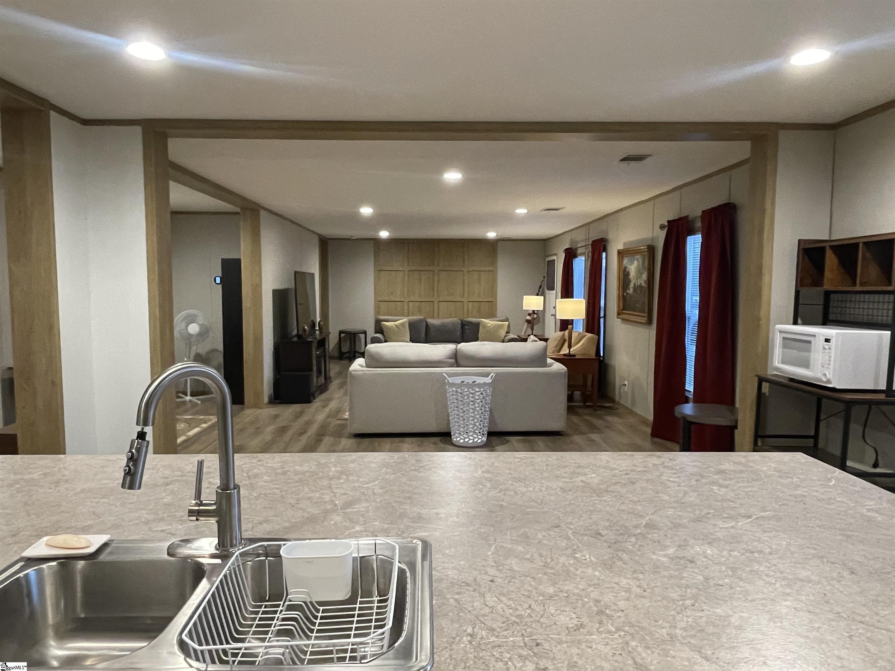 Laurens, South Carolina 29325, United States, 4 Bedrooms Bedrooms, ,2 BathroomsBathrooms,Residential,Contingent,9691