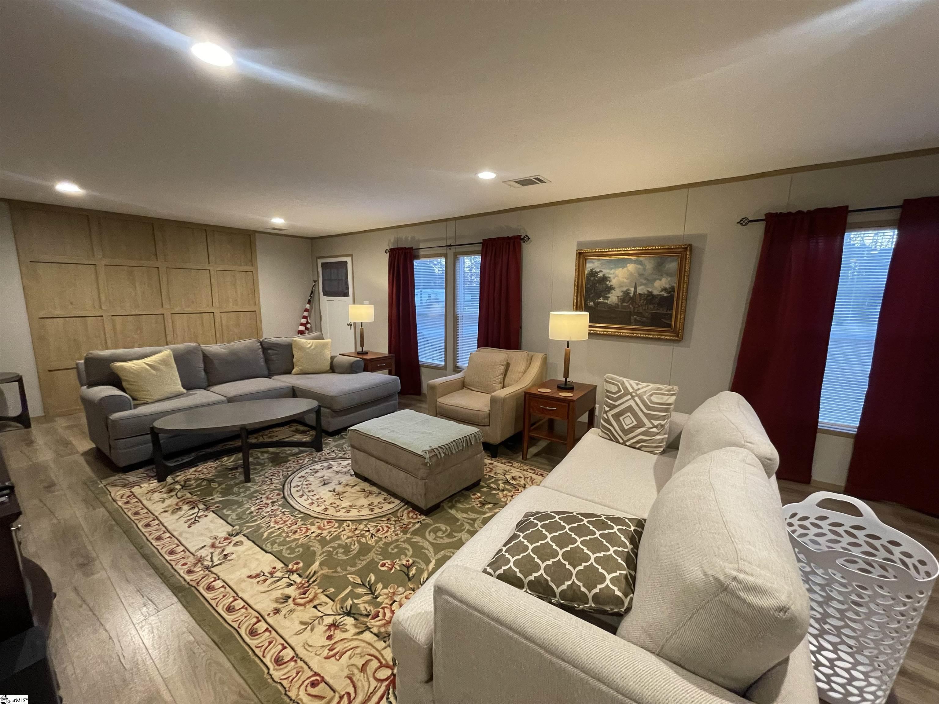 Laurens, South Carolina 29325, United States, 4 Bedrooms Bedrooms, ,2 BathroomsBathrooms,Residential,Contingent,9691