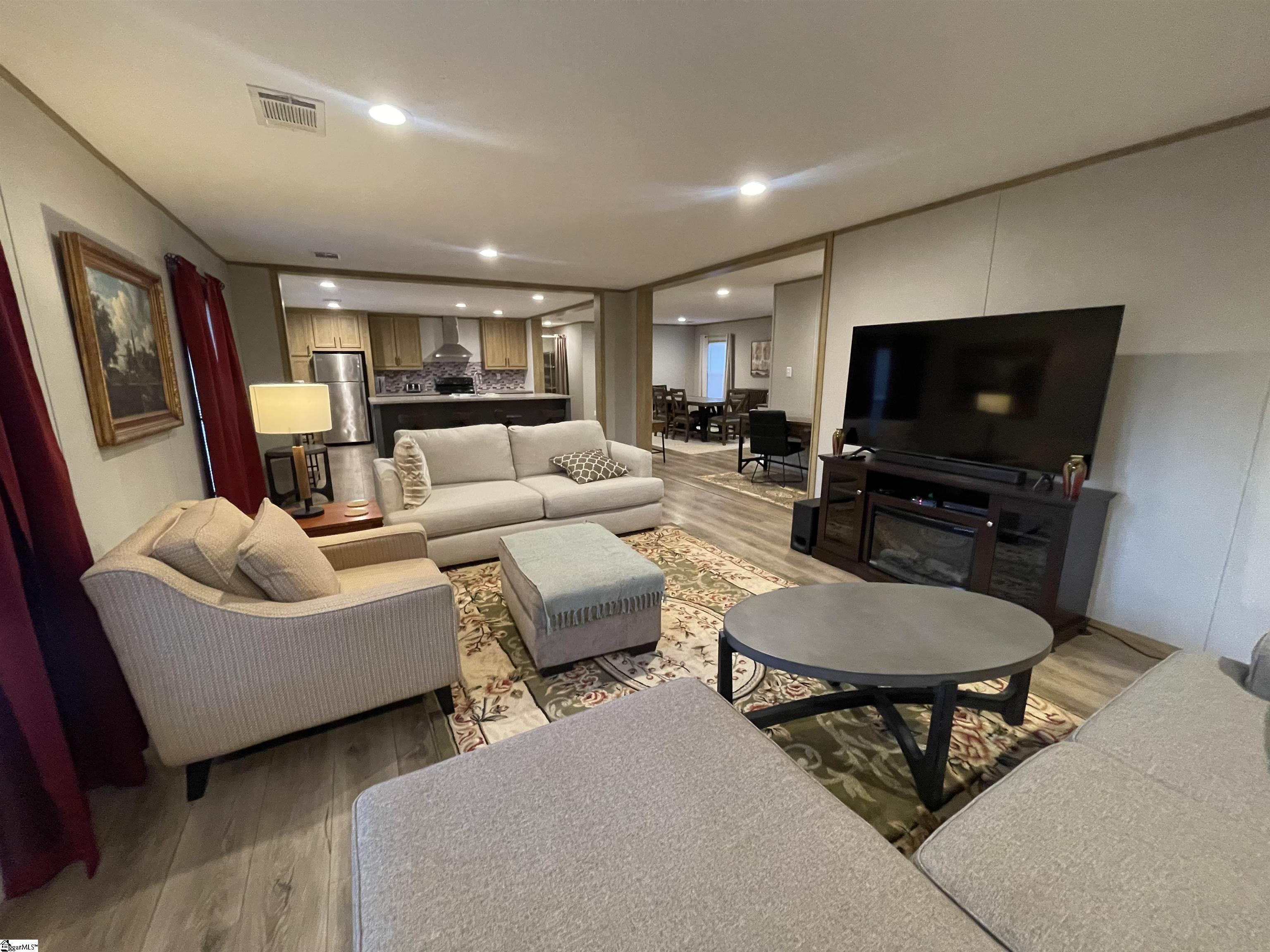 Laurens, South Carolina 29325, United States, 4 Bedrooms Bedrooms, ,2 BathroomsBathrooms,Residential,Contingent,9691