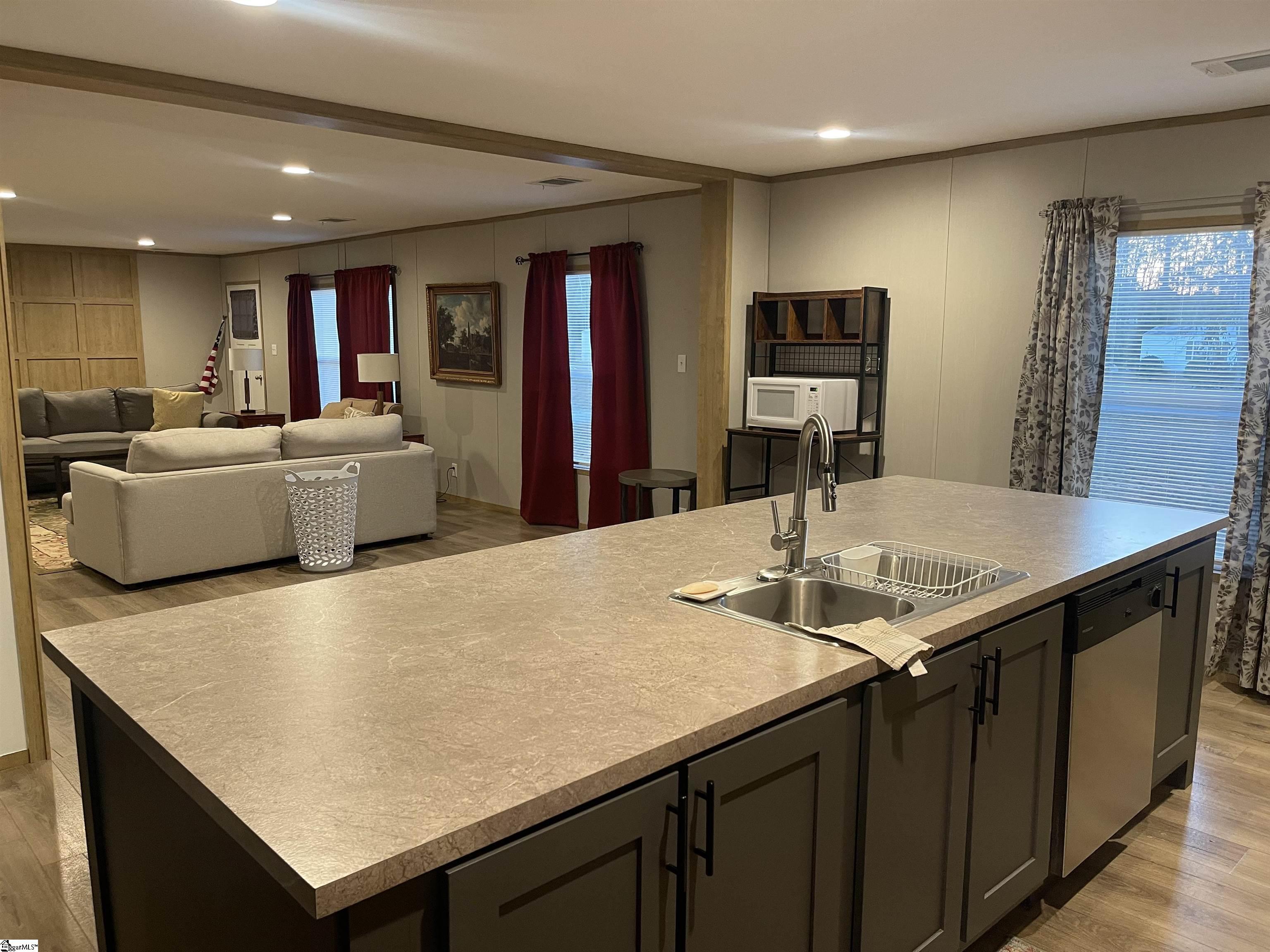 Laurens, South Carolina 29325, United States, 4 Bedrooms Bedrooms, ,2 BathroomsBathrooms,Residential,Contingent,9691