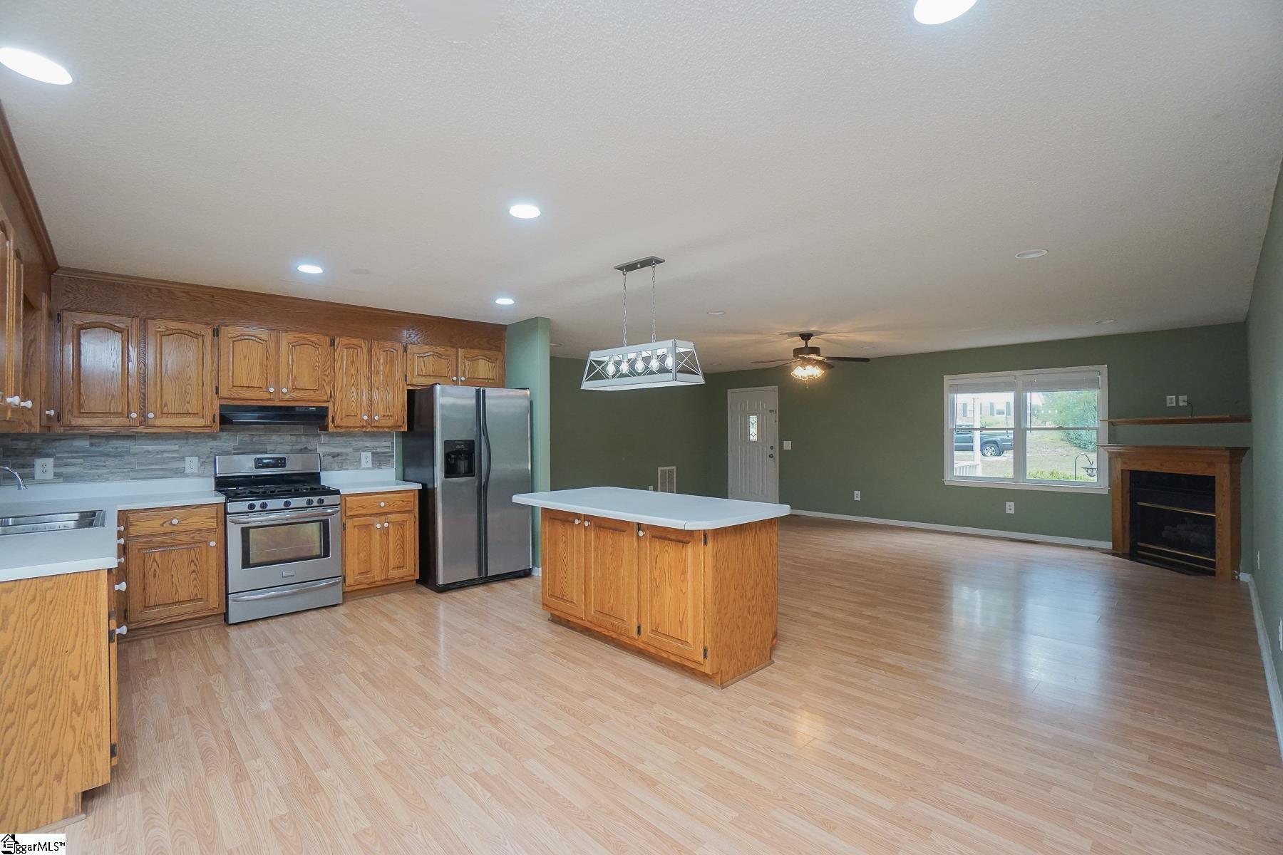 Easley, South Carolina 29642, United States, 4 Bedrooms Bedrooms, ,2 BathroomsBathrooms,Residential,Contingent,43902