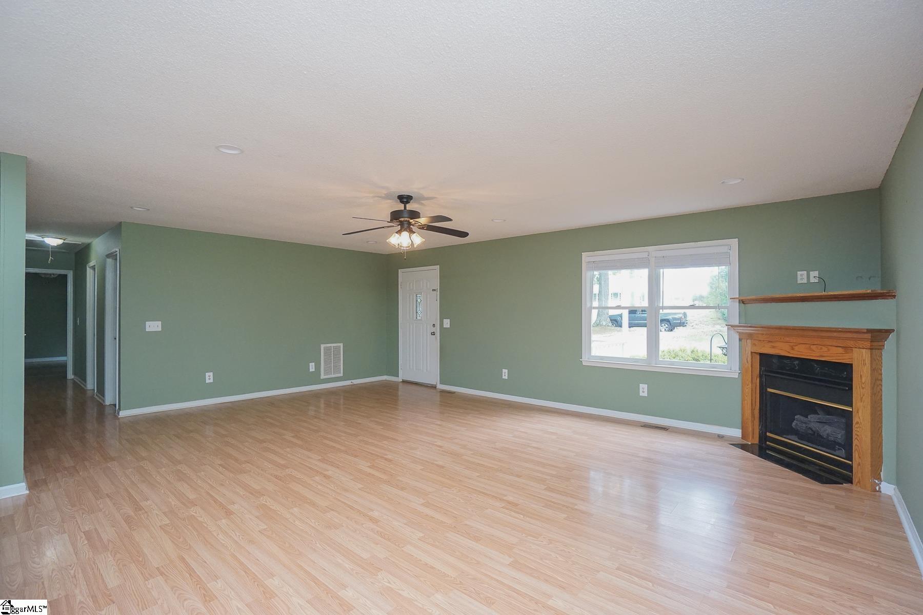 Easley, South Carolina 29642, United States, 4 Bedrooms Bedrooms, ,2 BathroomsBathrooms,Residential,Contingent,43902