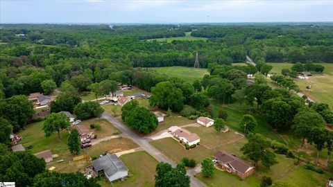 Single Family Residence in Pelzer SC 104 Country Glen Lane 1.jpg