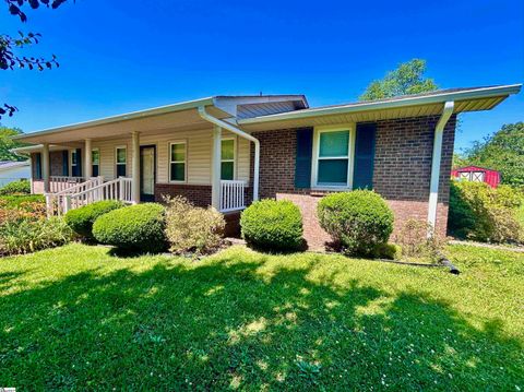 Single Family Residence in Belton SC 105 Fleetwood Drive 18.jpg