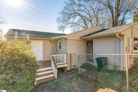 A home in Easley