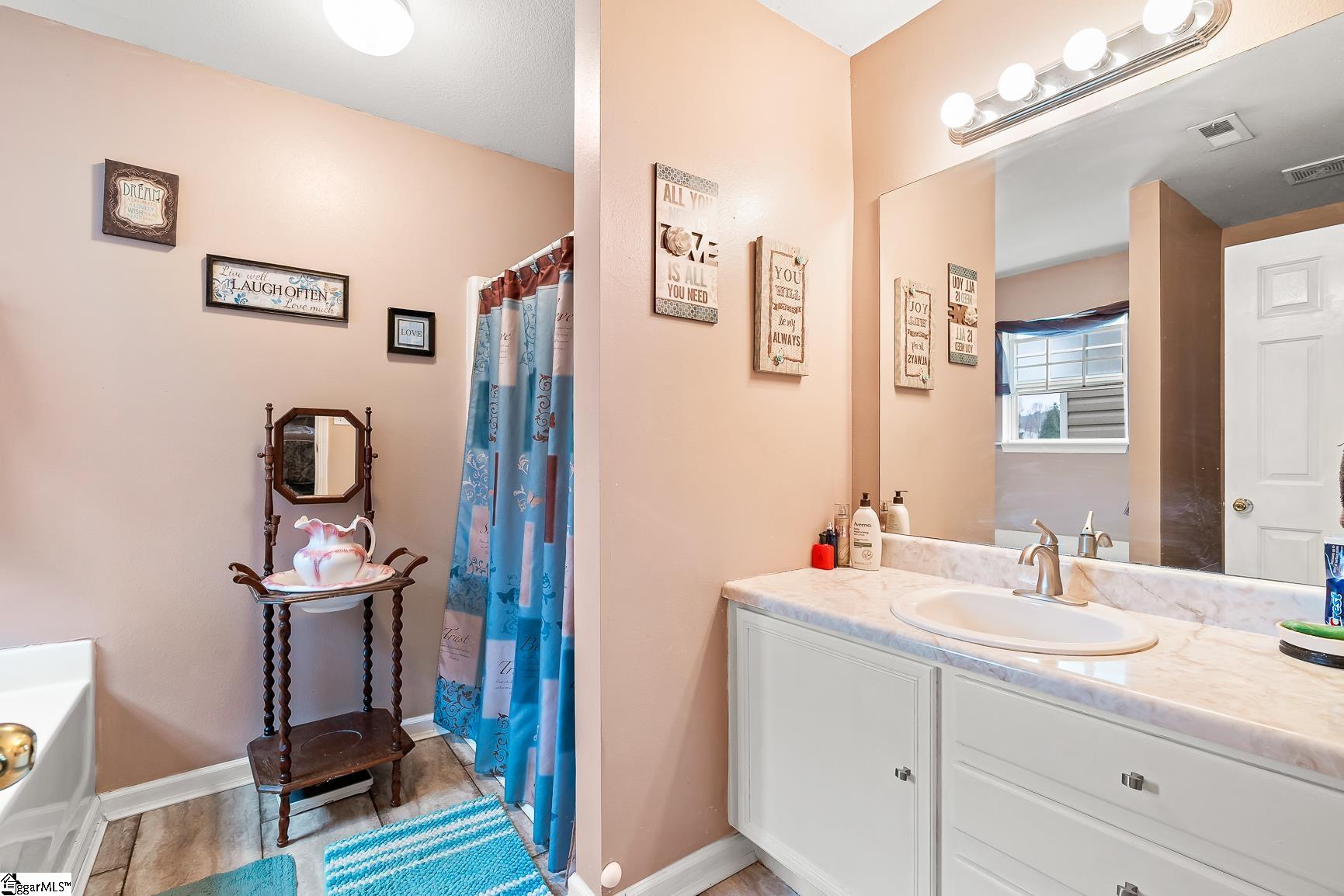 Anderson, South Carolina 29626, United States, 3 Bedrooms Bedrooms, ,2 BathroomsBathrooms,Residential,Contingent,12576