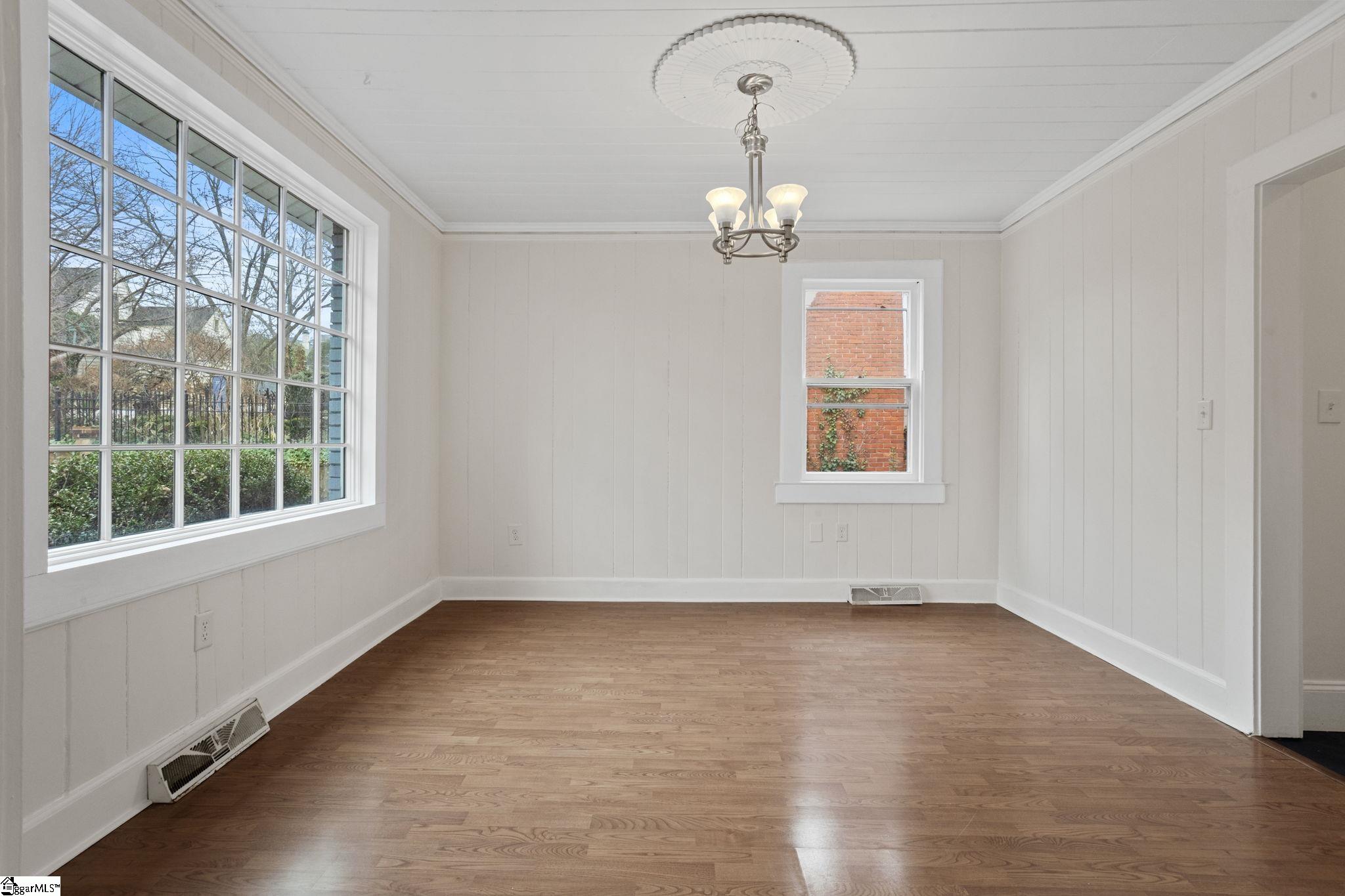 Greenville, South Carolina 29609, United States, 3 Bedrooms Bedrooms, ,2 BathroomsBathrooms,Residential,Contingent,7918