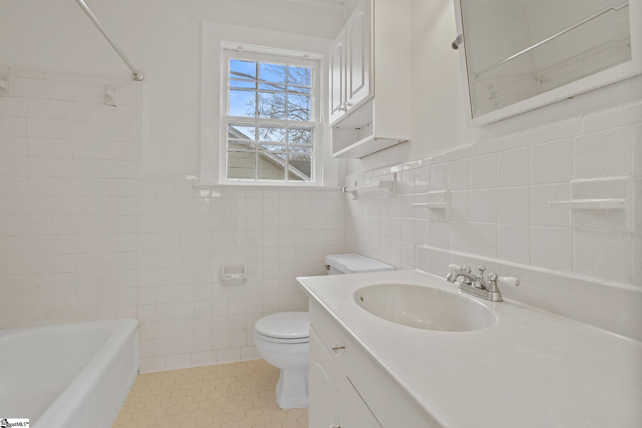 Greenville, South Carolina 29609, United States, 3 Bedrooms Bedrooms, ,2 BathroomsBathrooms,Residential,Contingent,7918