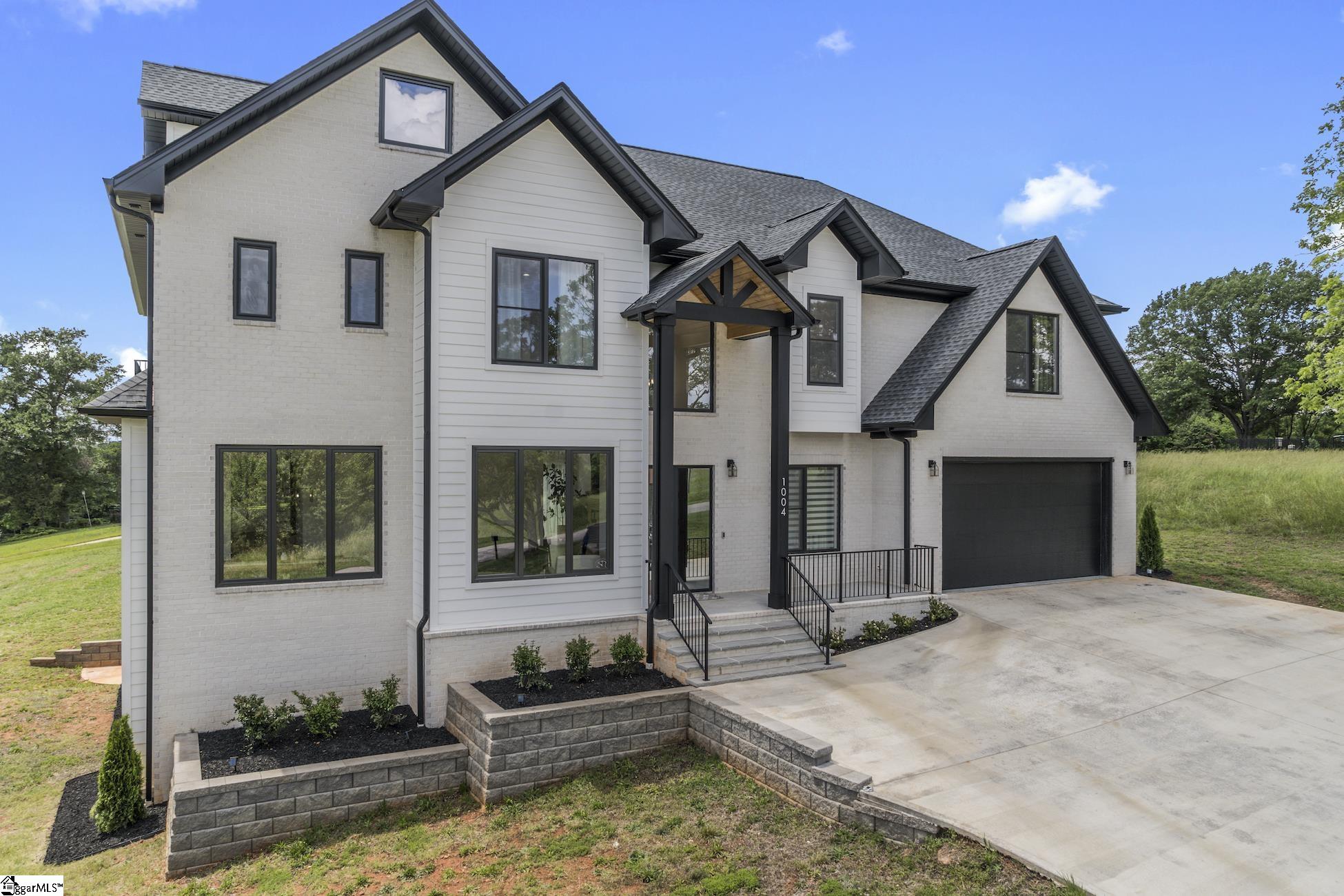1004 Fallon Lane