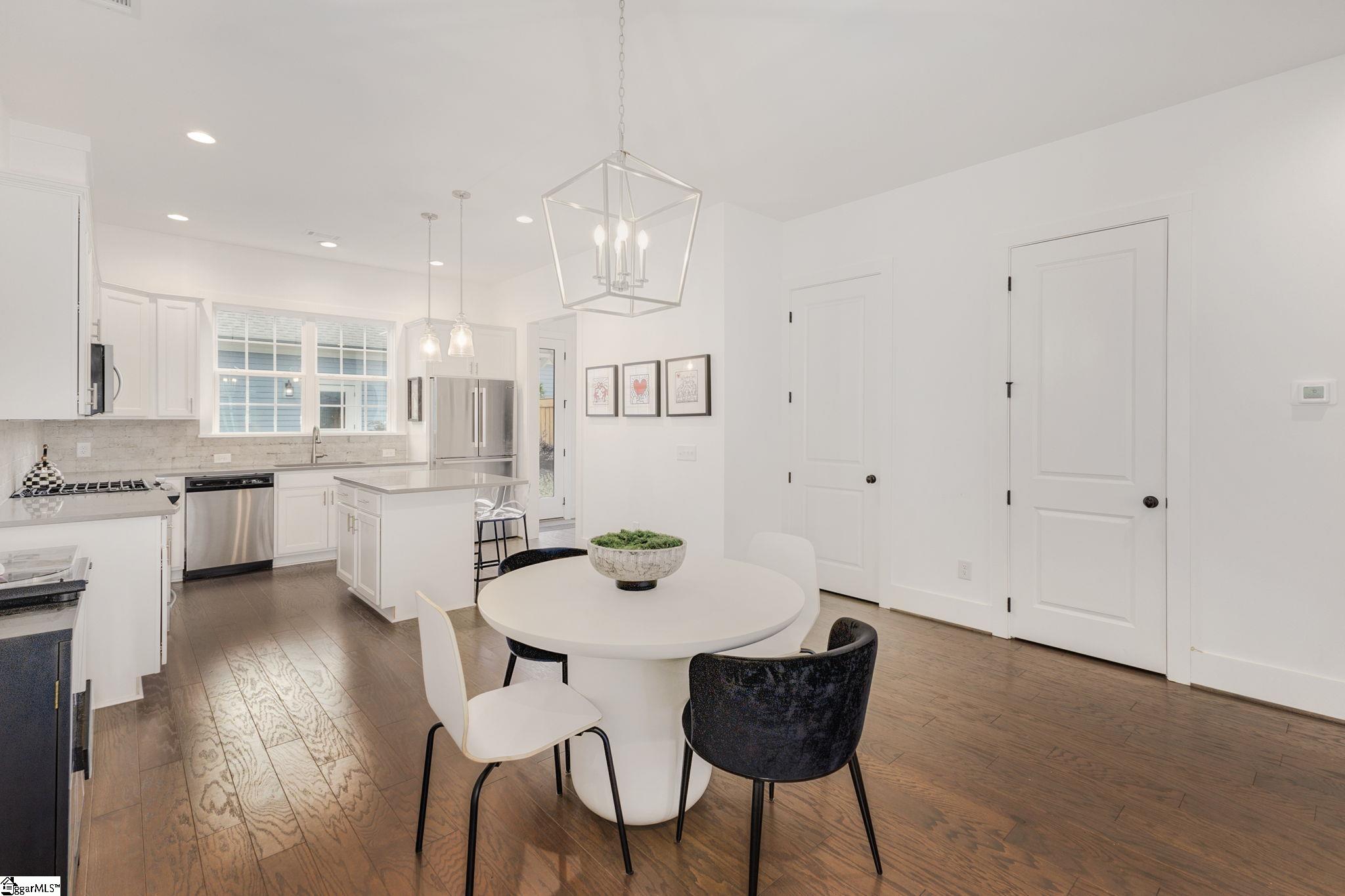 Clemson, South Carolina 29631, United States, 2 Bedrooms Bedrooms, ,3 BathroomsBathrooms,Residential,Contingent,60775