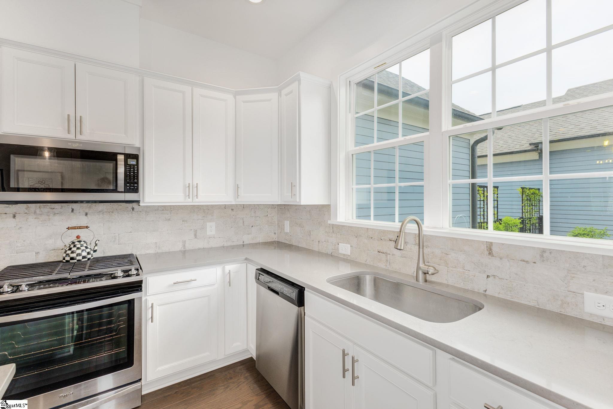 Clemson, South Carolina 29631, United States, 2 Bedrooms Bedrooms, ,3 BathroomsBathrooms,Residential,Contingent,60775