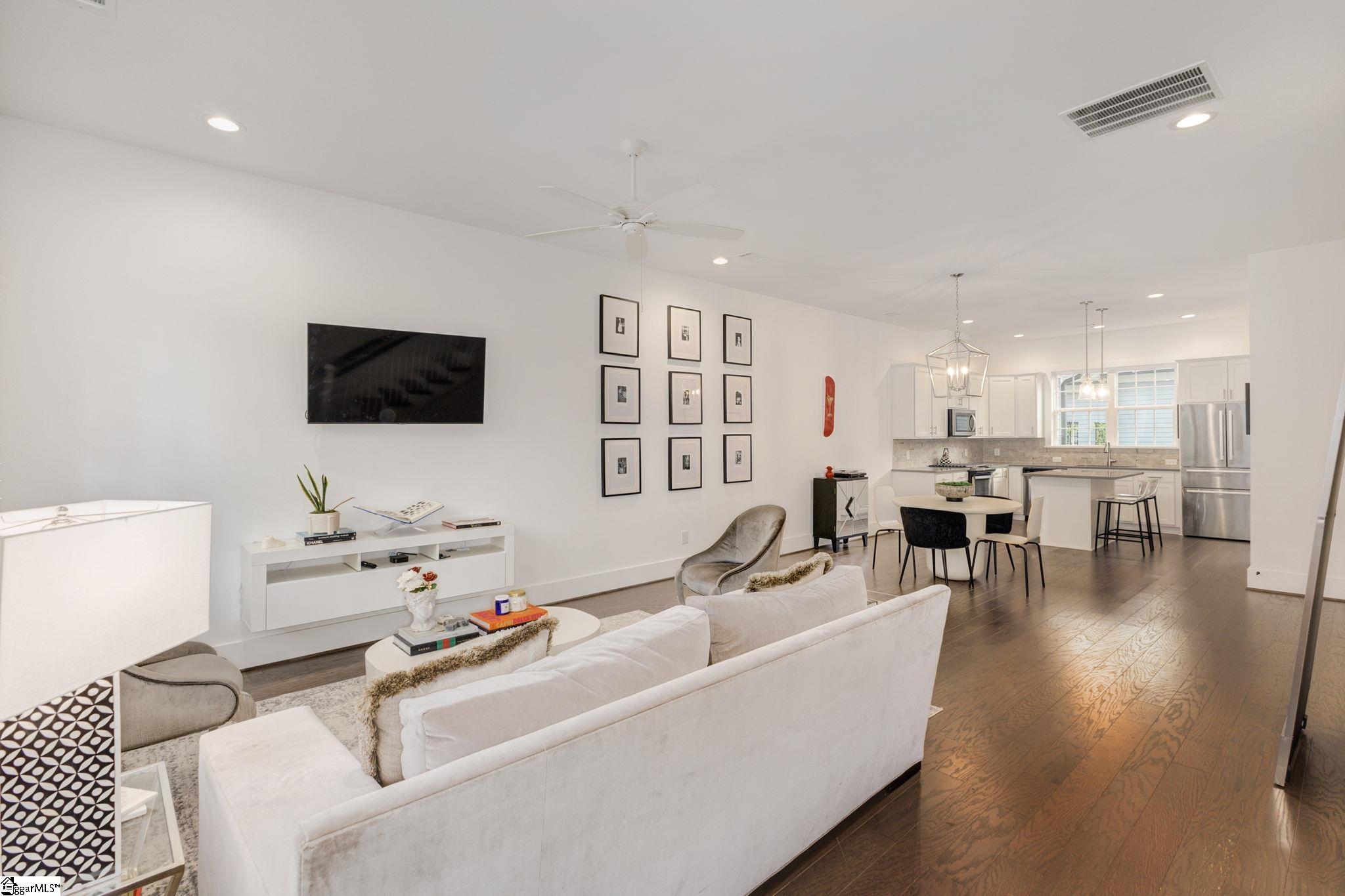 Clemson, South Carolina 29631, United States, 2 Bedrooms Bedrooms, ,3 BathroomsBathrooms,Residential,Contingent,60775