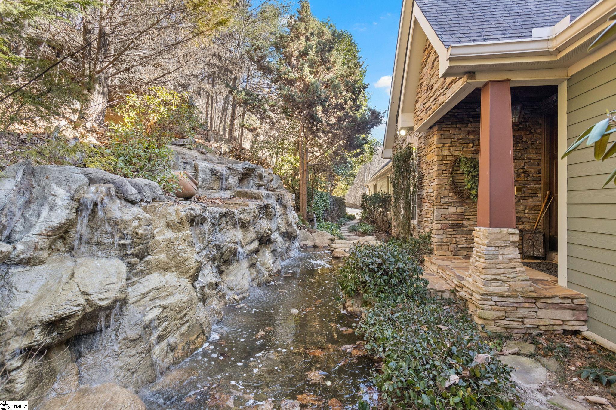 Greenville, South Carolina 29609, United States, 3 Bedrooms Bedrooms, ,4 BathroomsBathrooms,Residential,Contingent,20386