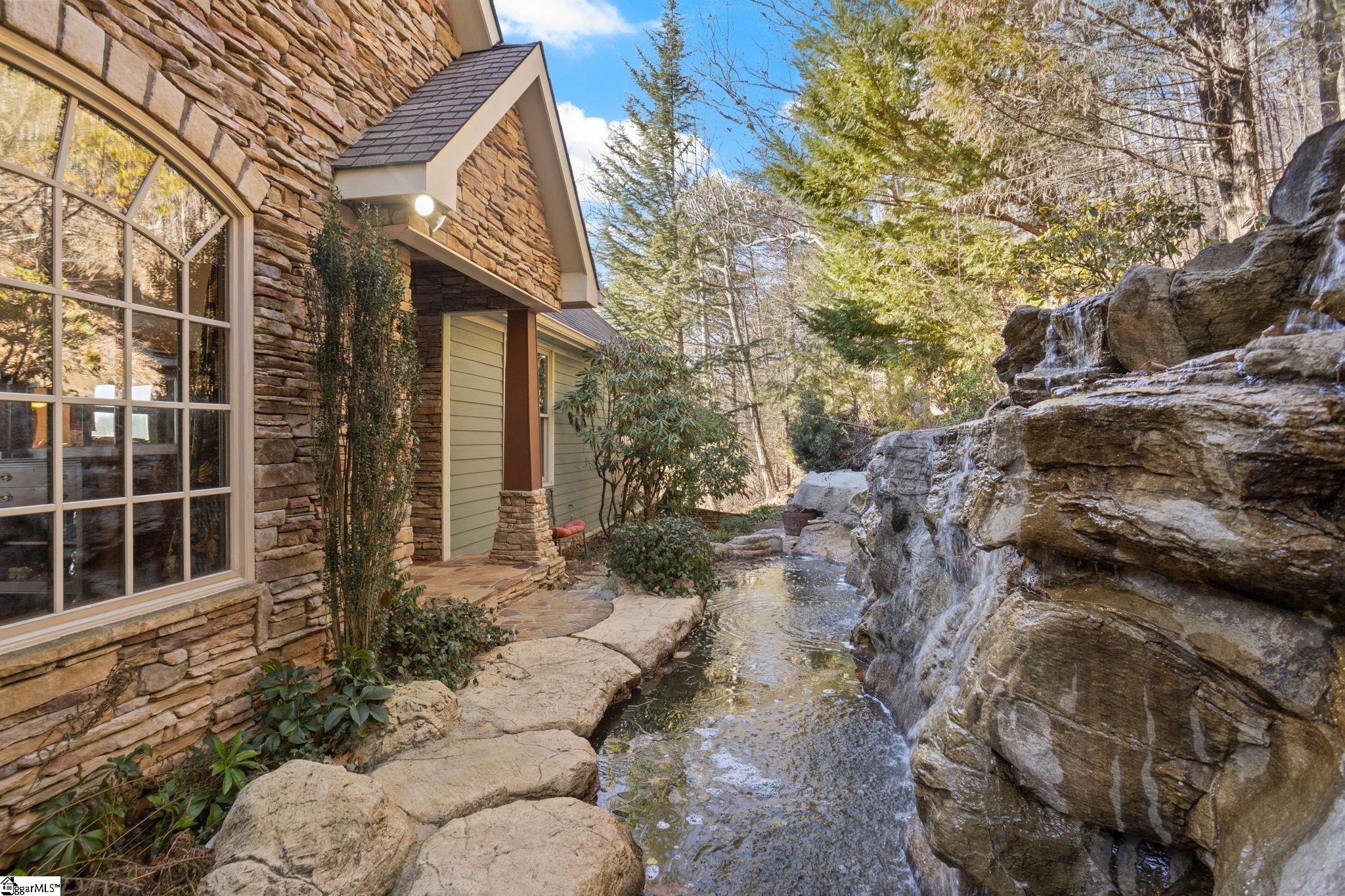 Greenville, South Carolina 29609, United States, 3 Bedrooms Bedrooms, ,4 BathroomsBathrooms,Residential,Contingent,20386