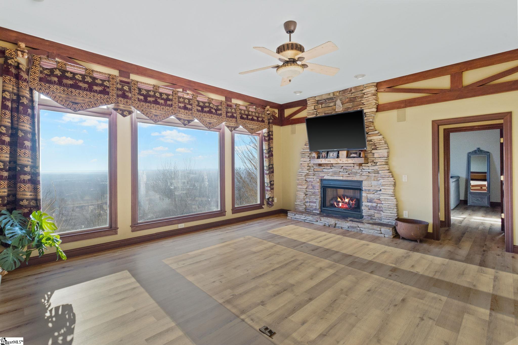 Greenville, South Carolina 29609, United States, 3 Bedrooms Bedrooms, ,4 BathroomsBathrooms,Residential,Contingent,20386