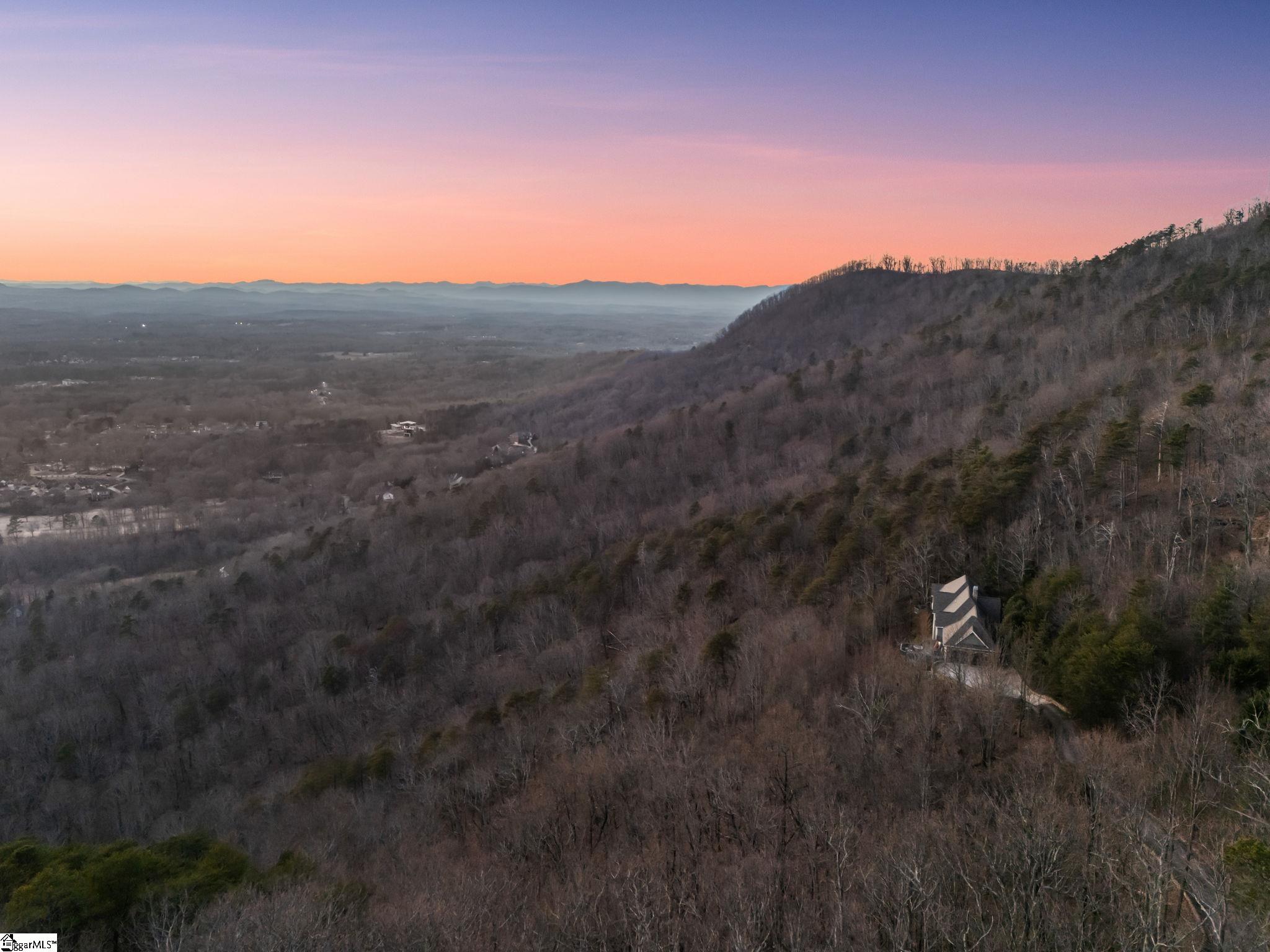 Greenville, South Carolina 29609, United States, 3 Bedrooms Bedrooms, ,4 BathroomsBathrooms,Residential,Contingent,20386