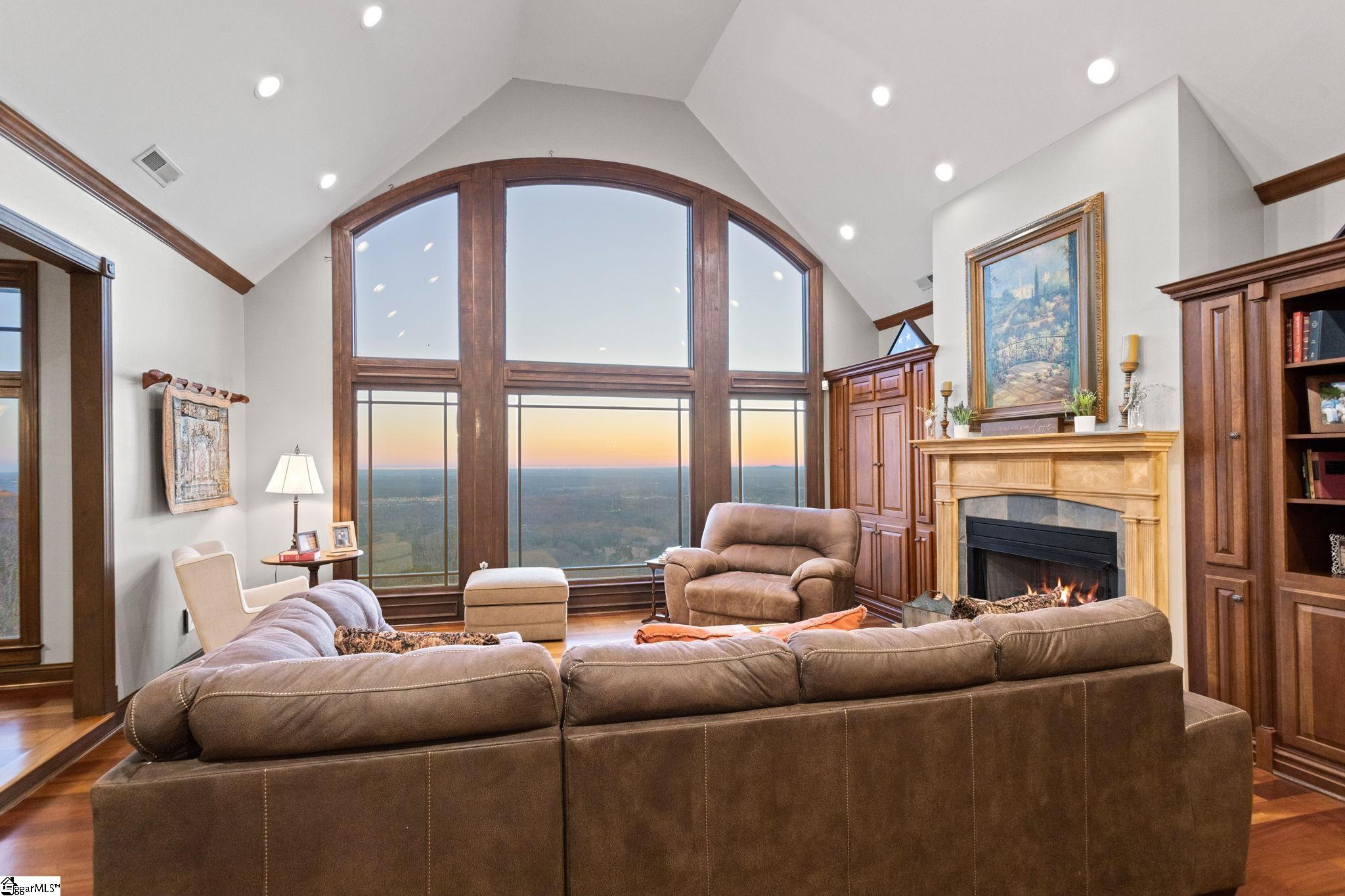 Greenville, South Carolina 29609, United States, 3 Bedrooms Bedrooms, ,4 BathroomsBathrooms,Residential,Contingent,20386