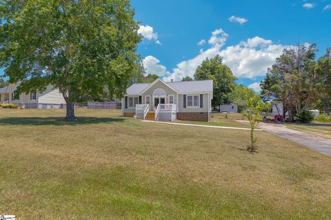 Single Family Residence in Easley SC 502 Park West Circle 1.jpg