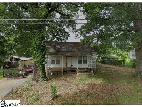 Single Family Residence in Calhoun Falls SC 613 Darlington Street.jpg