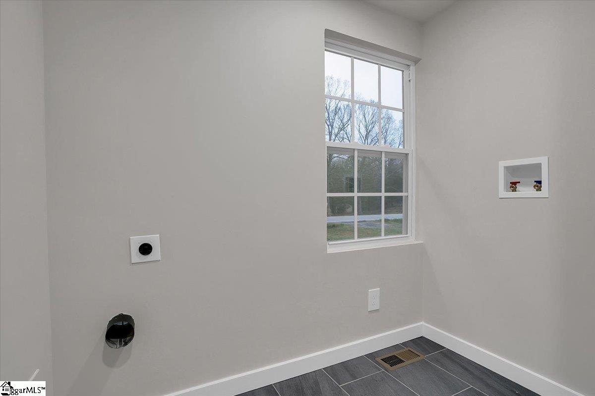 Laurens, South Carolina 29360, United States, 3 Bedrooms Bedrooms, ,2 BathroomsBathrooms,Residential,Contingent,31122