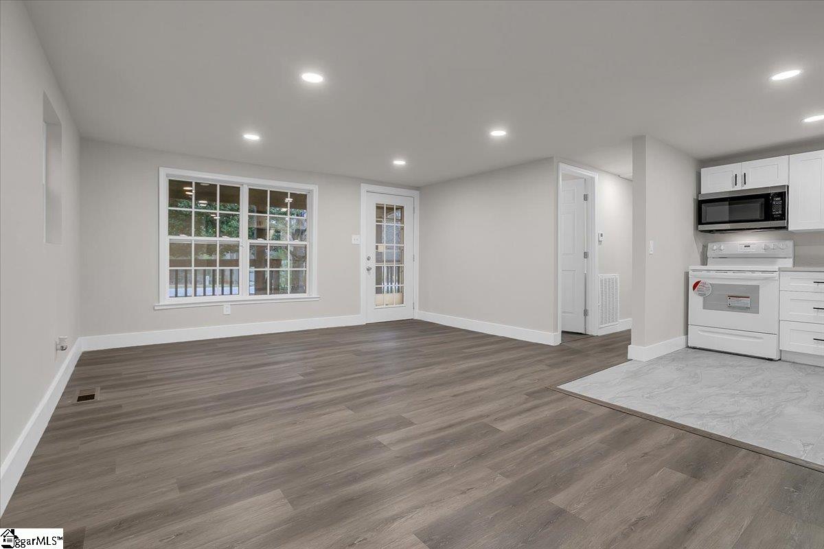 Laurens, South Carolina 29360, United States, 3 Bedrooms Bedrooms, ,2 BathroomsBathrooms,Residential,Contingent,31122