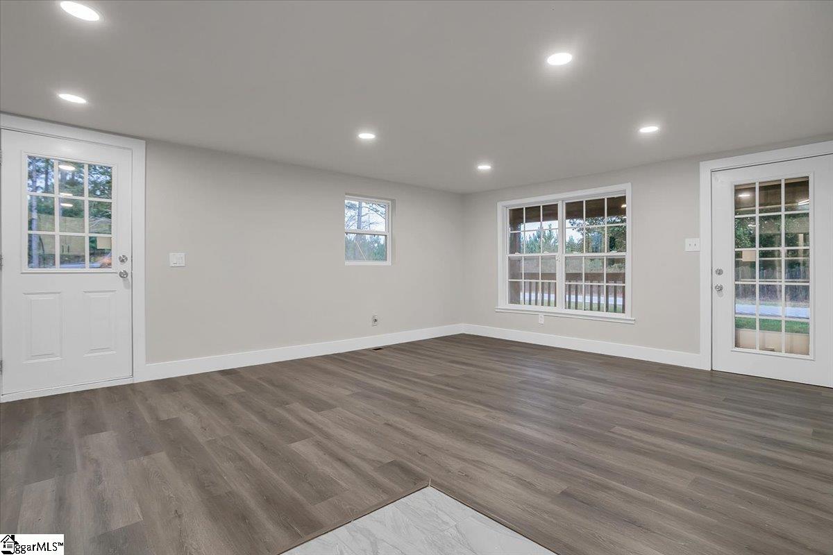 Laurens, South Carolina 29360, United States, 3 Bedrooms Bedrooms, ,2 BathroomsBathrooms,Residential,Contingent,31122