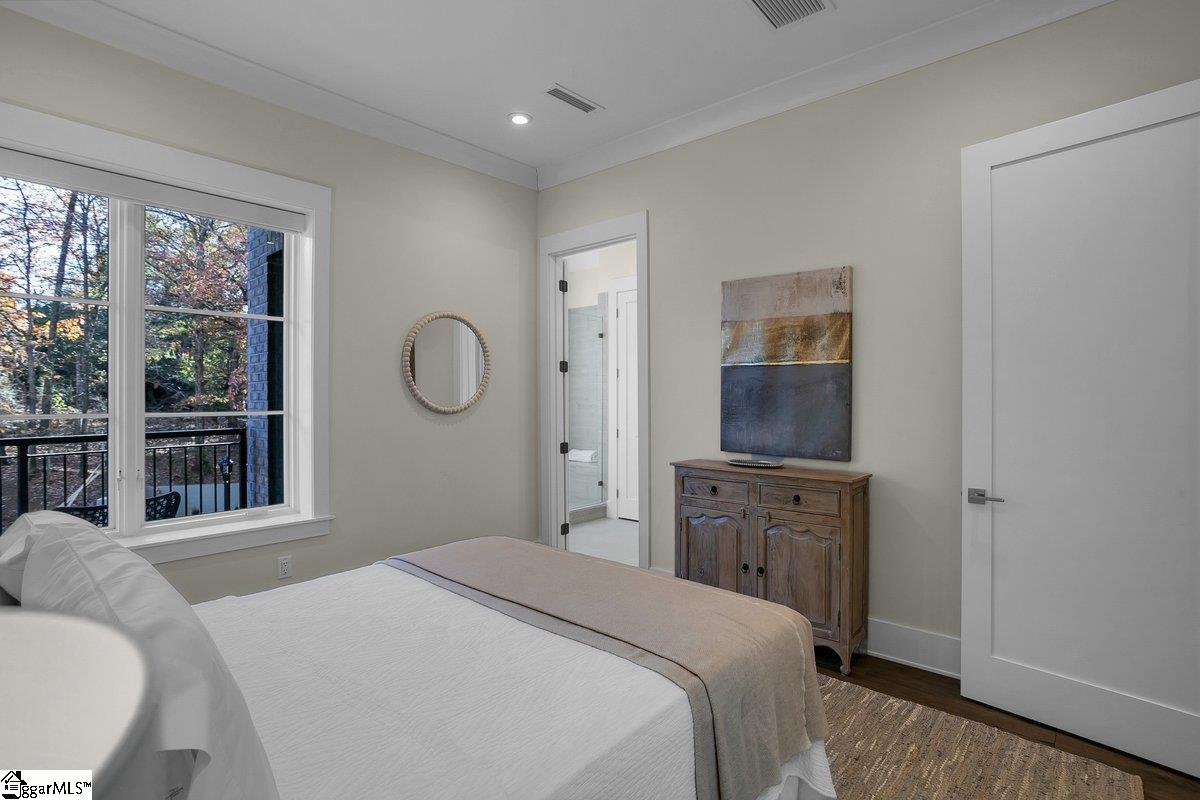 Greenville, South Carolina 29601, United States, 2 Bedrooms Bedrooms, ,2 BathroomsBathrooms,Residential,Pending,75825