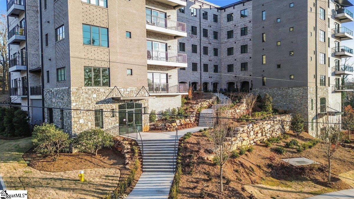 Greenville, South Carolina 29601, United States, 2 Bedrooms Bedrooms, ,2 BathroomsBathrooms,Residential,Pending,75825