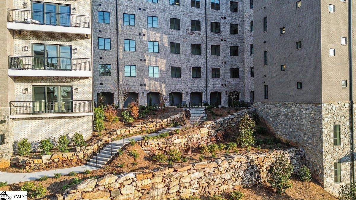 Greenville, South Carolina 29601, United States, 2 Bedrooms Bedrooms, ,2 BathroomsBathrooms,Residential,Pending,75825