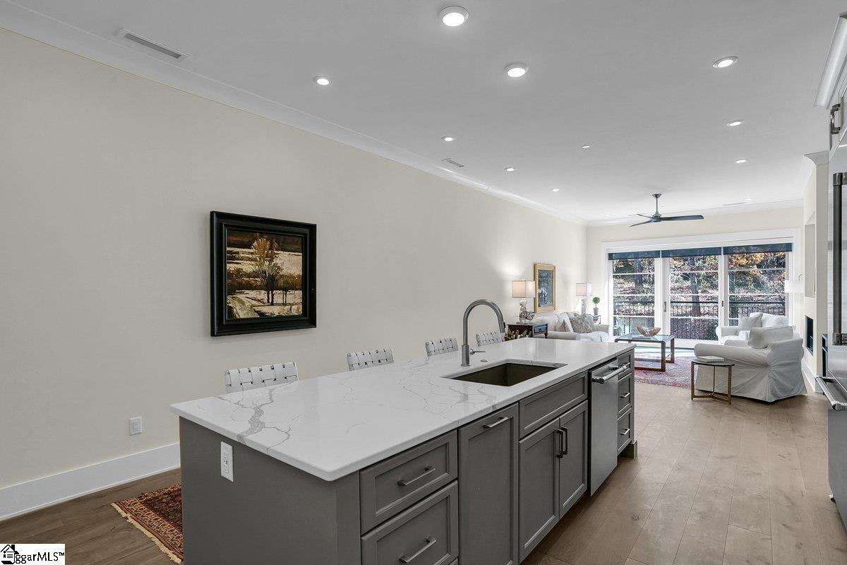 Greenville, South Carolina 29601, United States, 2 Bedrooms Bedrooms, ,2 BathroomsBathrooms,Residential,Pending,75825