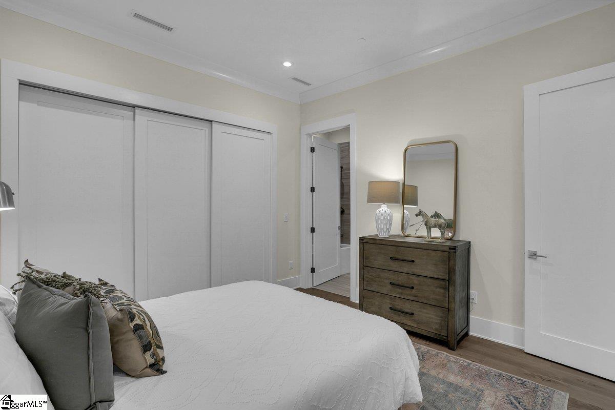 Greenville, South Carolina 29601, United States, 2 Bedrooms Bedrooms, ,2 BathroomsBathrooms,Residential,Pending,75825