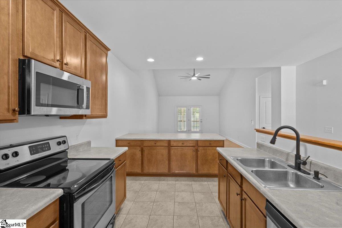 Seneca, South Carolina 29678, United States, 3 Bedrooms Bedrooms, ,3 BathroomsBathrooms,Residential,Active,47070