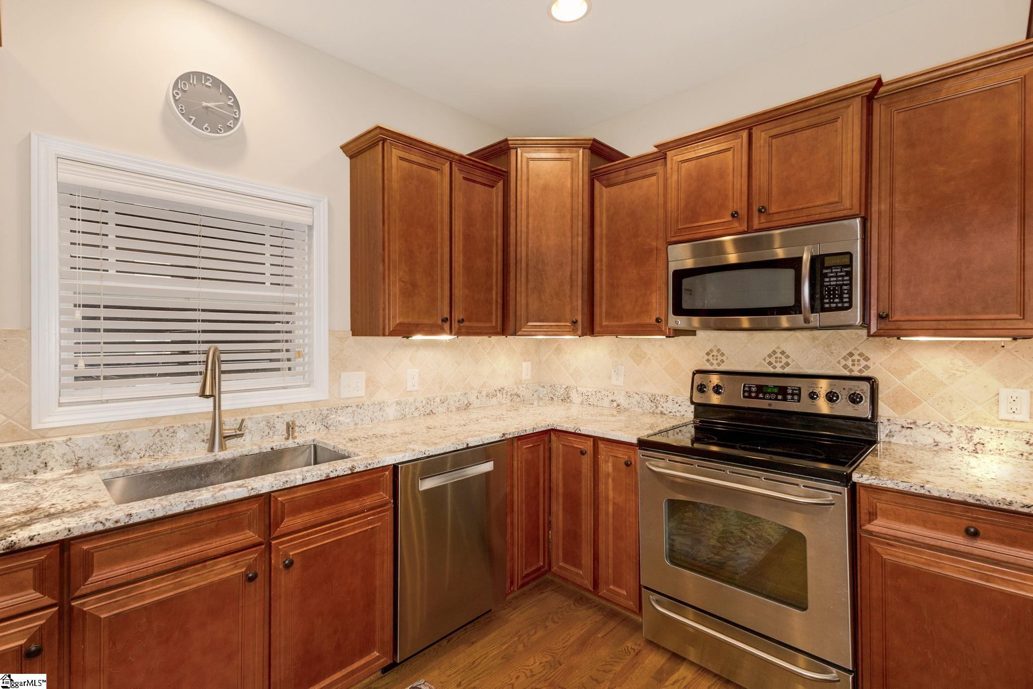 Simpsonville, South Carolina 29681, United States, 3 Bedrooms Bedrooms, ,3 BathroomsBathrooms,Residential,Contingent,30973