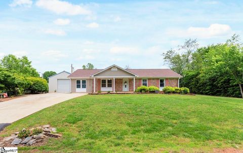 Single Family Residence in Travelers Rest SC 18 Terrace Road 1.jpg