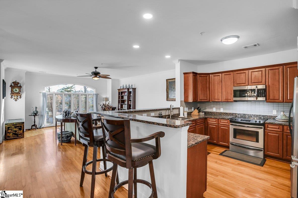 Greenville, South Carolina 29601, United States, 2 Bedrooms Bedrooms, ,3 BathroomsBathrooms,Residential,Contingent,28080