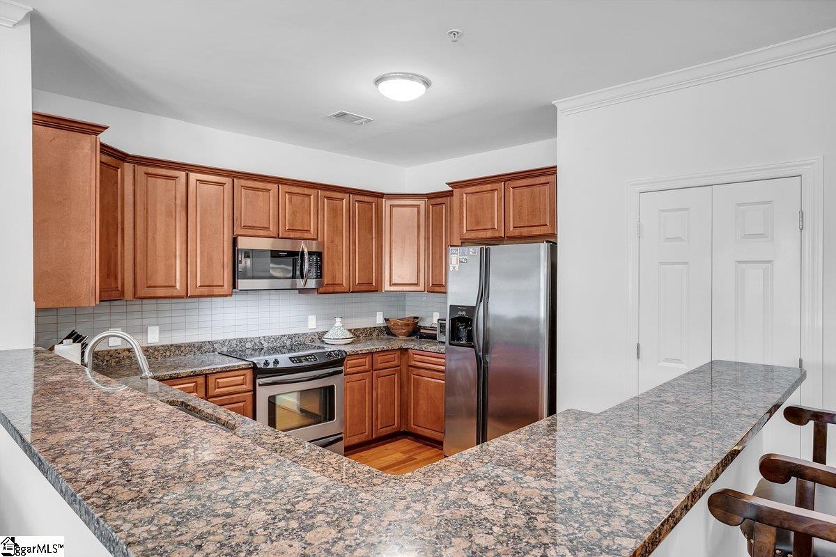 Greenville, South Carolina 29601, United States, 2 Bedrooms Bedrooms, ,3 BathroomsBathrooms,Residential,Contingent,28080