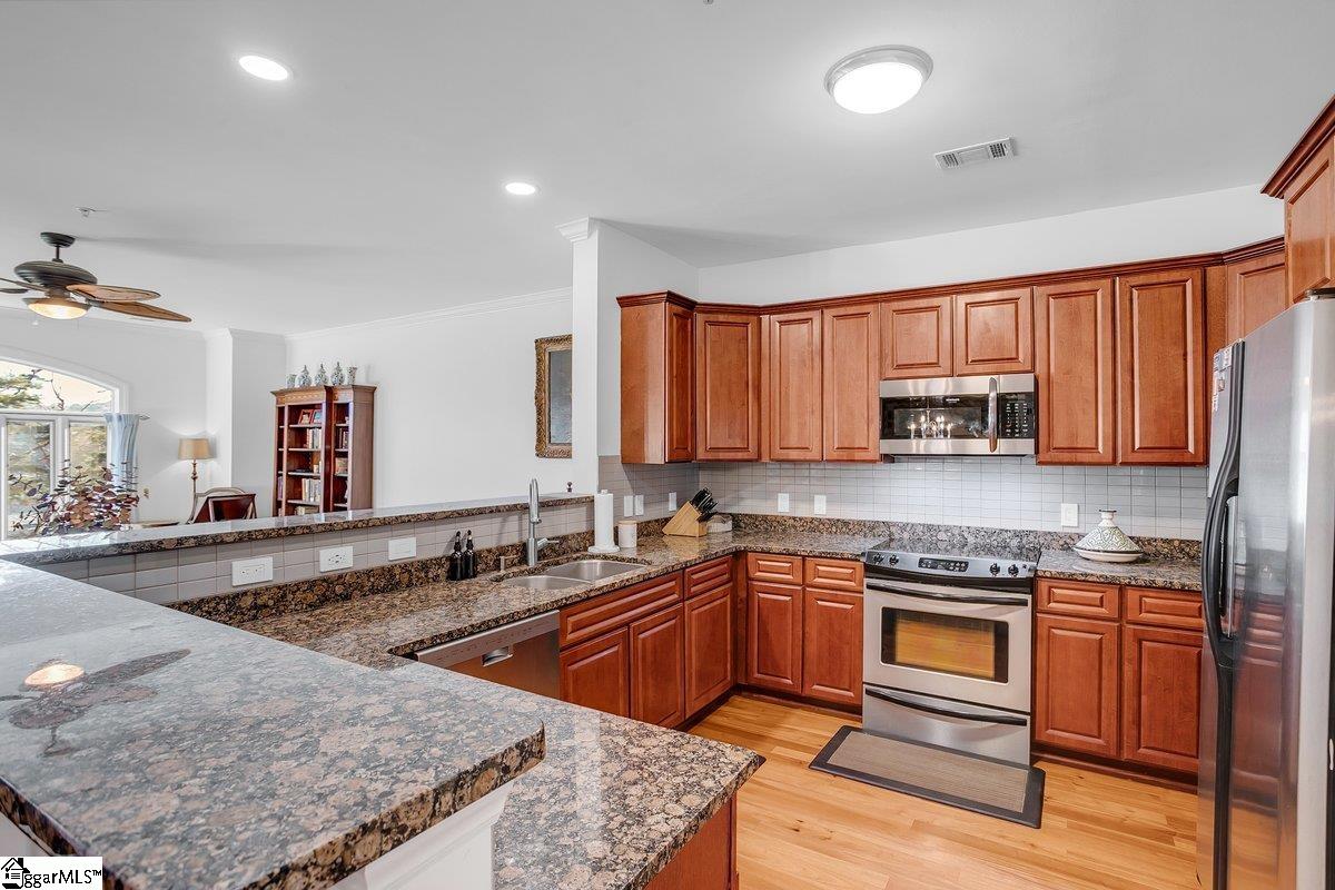 Greenville, South Carolina 29601, United States, 2 Bedrooms Bedrooms, ,3 BathroomsBathrooms,Residential,Contingent,28080