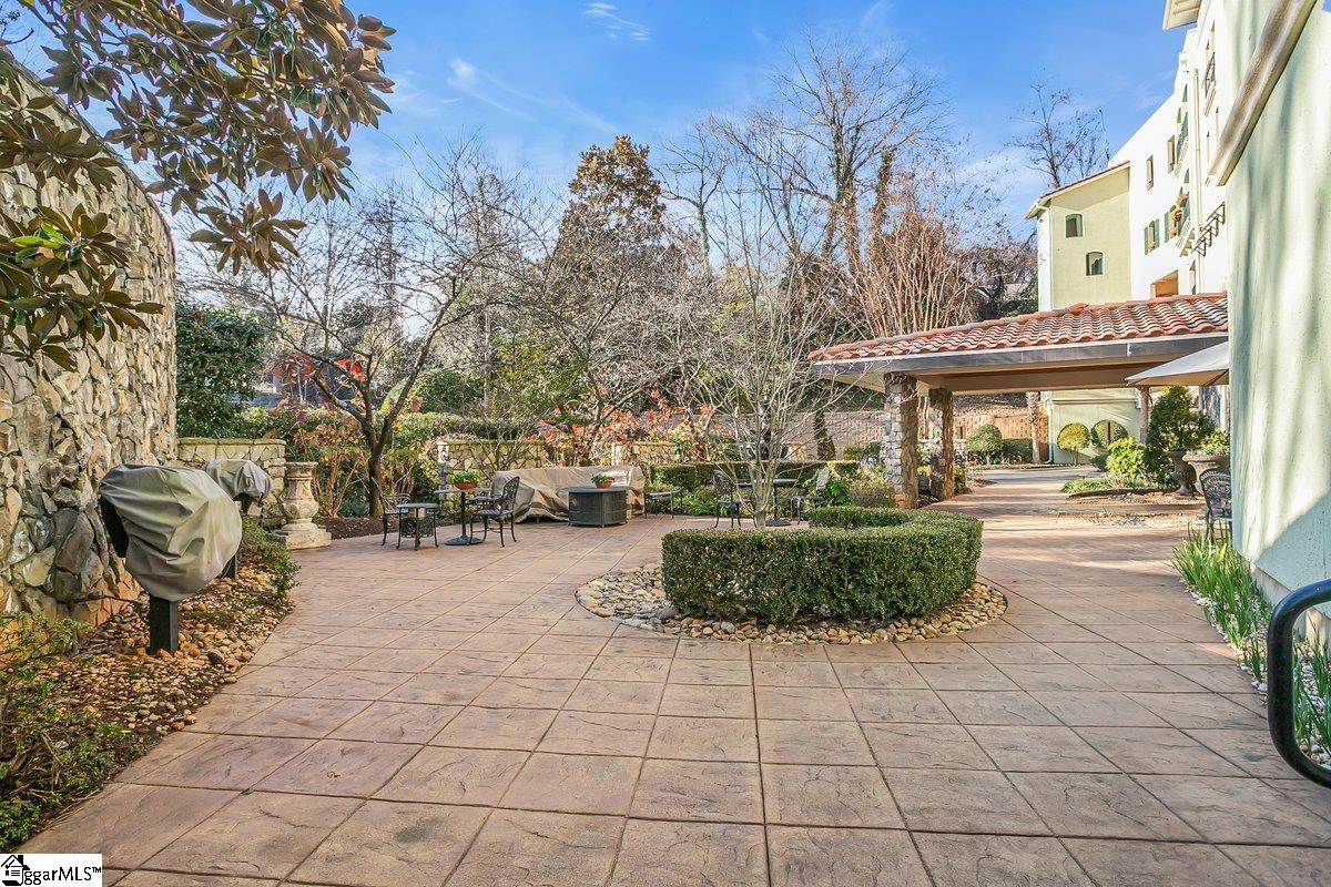 Greenville, South Carolina 29601, United States, 2 Bedrooms Bedrooms, ,3 BathroomsBathrooms,Residential,Contingent,28080