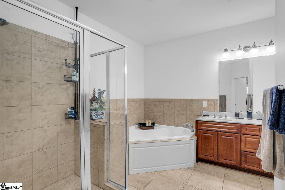 Greenville, South Carolina 29601, United States, 2 Bedrooms Bedrooms, ,3 BathroomsBathrooms,Residential,Contingent,28080