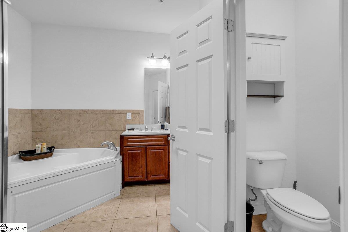 Greenville, South Carolina 29601, United States, 2 Bedrooms Bedrooms, ,3 BathroomsBathrooms,Residential,Contingent,28080