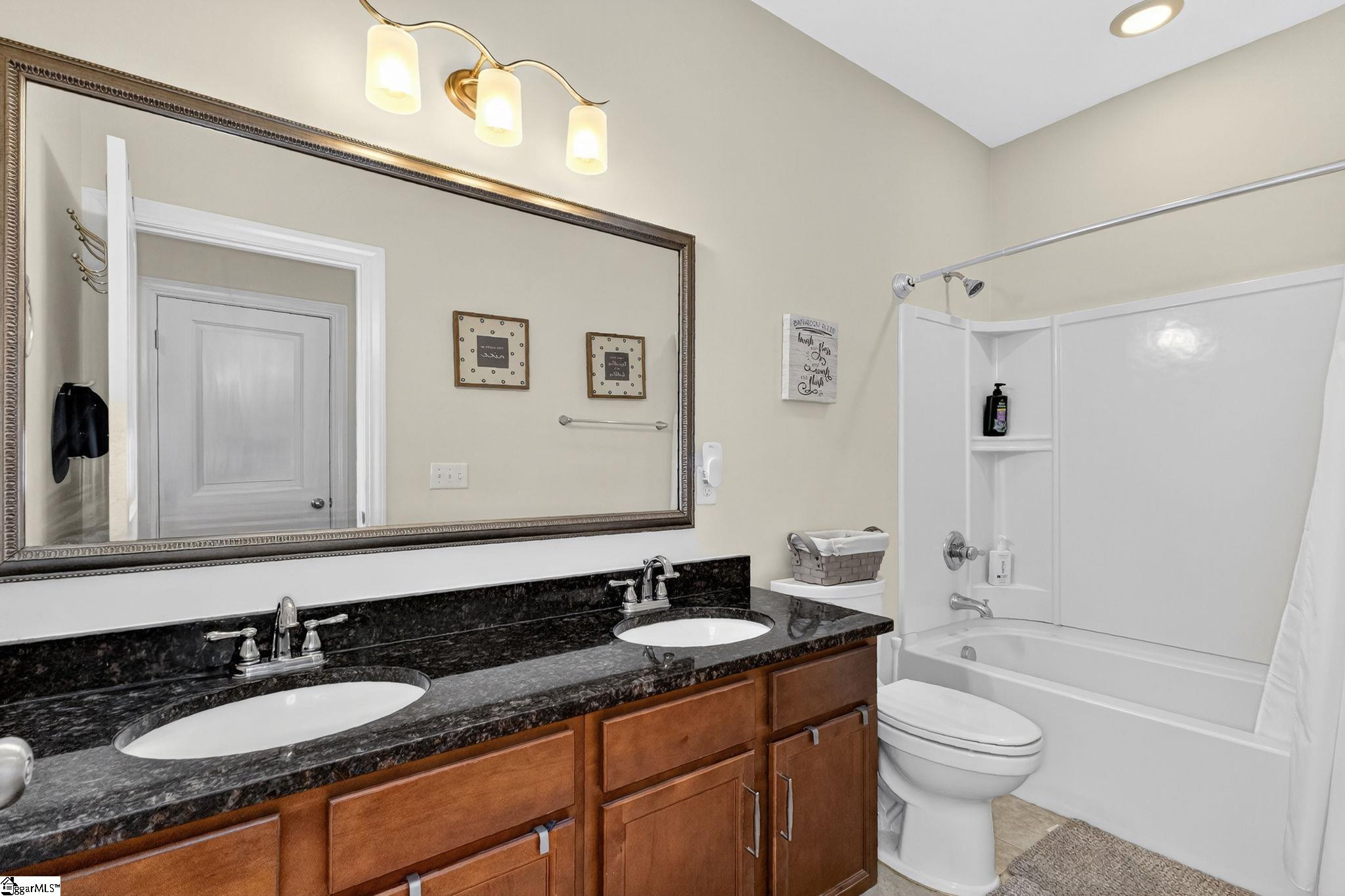 Simpsonville, South Carolina 29681, United States, 5 Bedrooms Bedrooms, ,3 BathroomsBathrooms,Residential,Active,201483