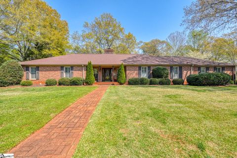 Photo of 300 Crestview Lane, Spartanburg, SC 29301 (MLS # 1589346)