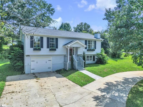Photo of 431 Maplewood Circle, Greer, SC 29651 (MLS # 1602281)
