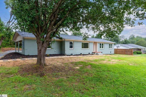 Photo of 128 Galaxie Place, Spartanburg, SC 29307 (MLS # 1600917)