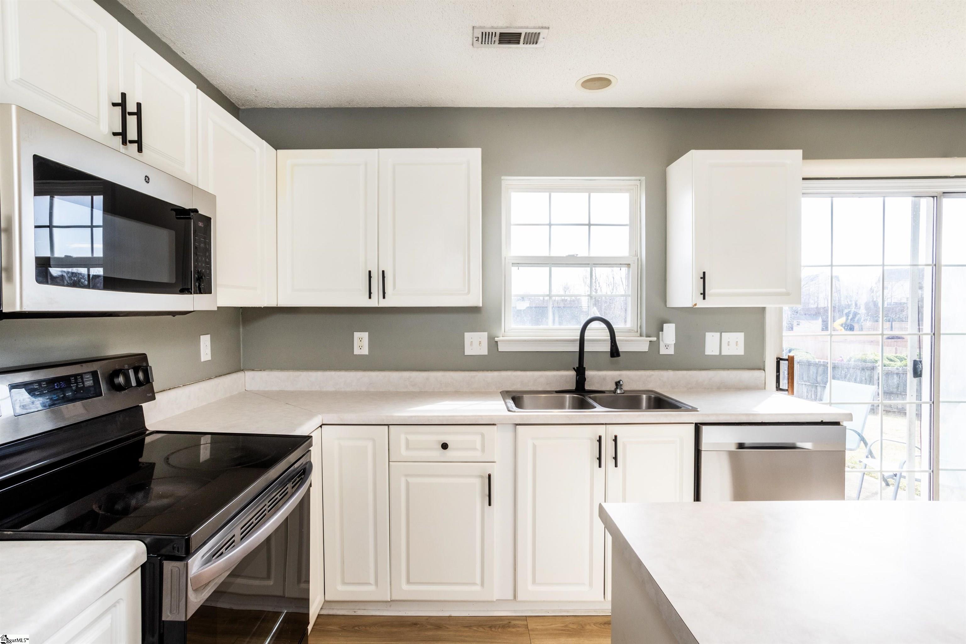 Greer, South Carolina 29650, United States, 3 Bedrooms Bedrooms, ,3 BathroomsBathrooms,Residential,Contingent,78455