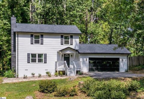 Photo of 104 Carrollwood Lane, Spartanburg, SC 29302 (MLS # 1583575)