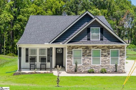 Photo of 1015 Piedmont Road, Chesnee, SC 29323 (MLS # 1597334)
