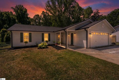 Photo of 7 Stadium Drive, Greenville, SC 29609 (MLS # 1589548)