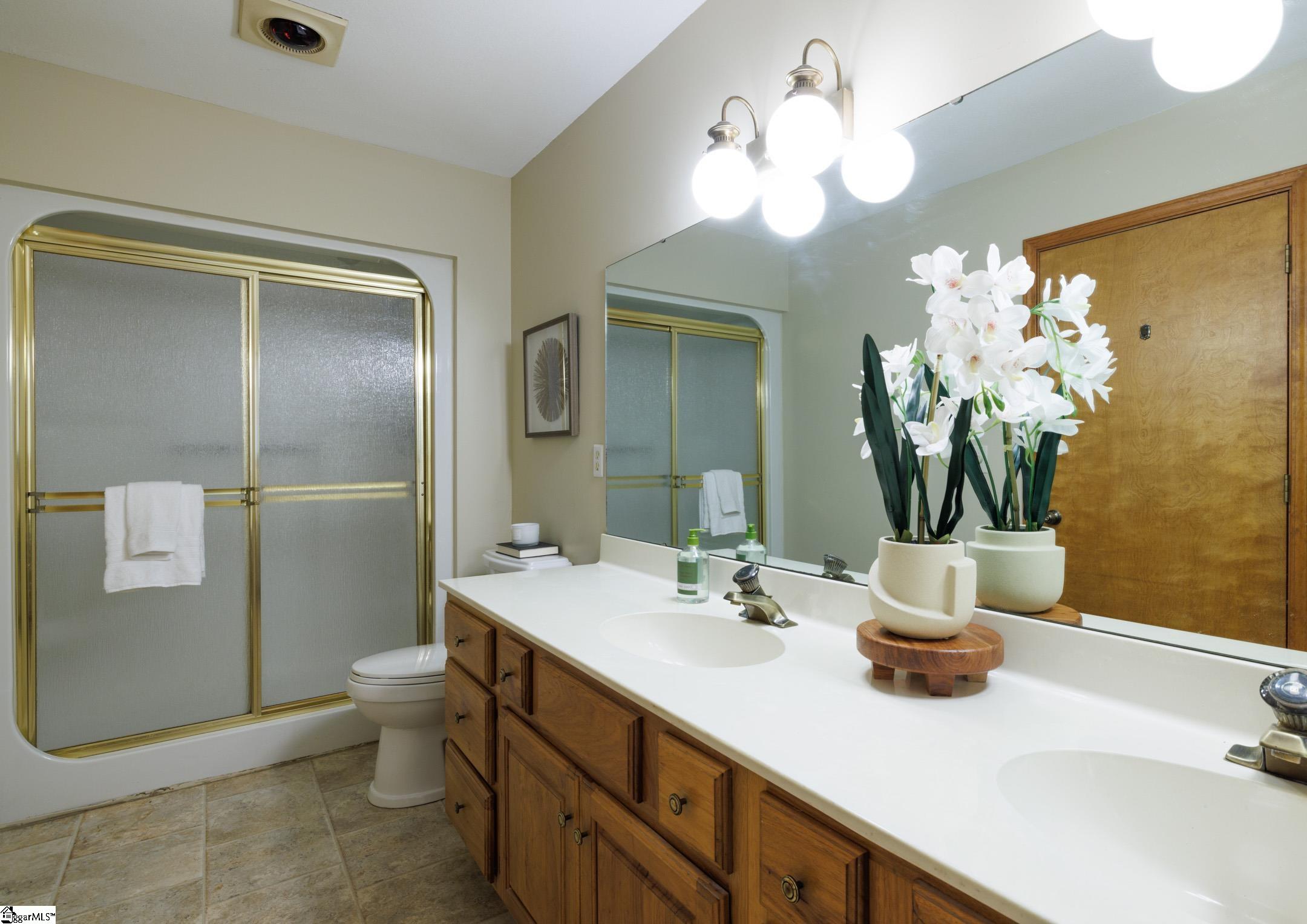 Seneca, South Carolina 29672, United States, 4 Bedrooms Bedrooms, ,4 BathroomsBathrooms,Residential,Contingent,161450